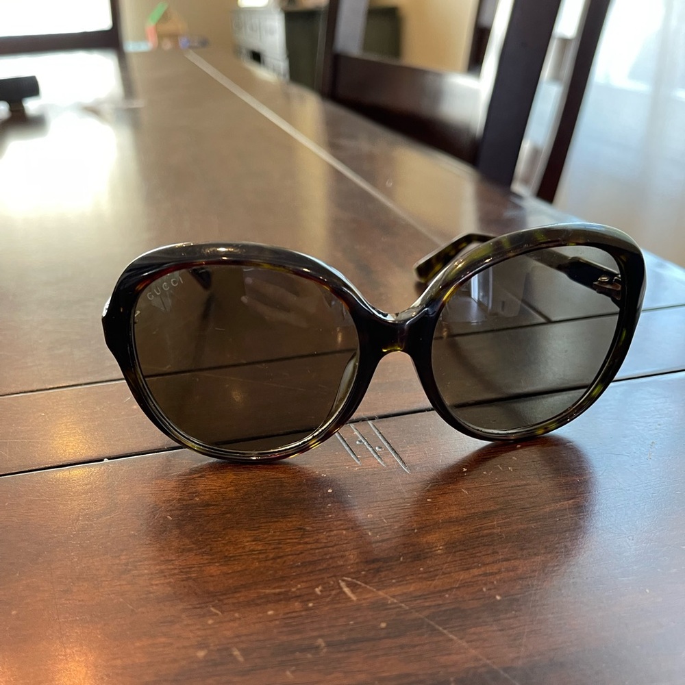 Brown Gucci sunglasses